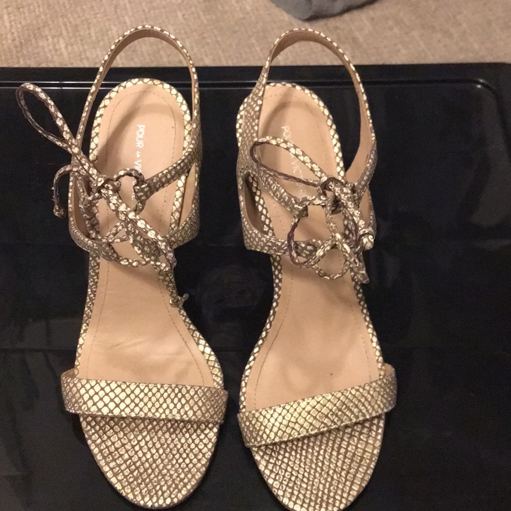 Pour La Victoire heels!